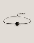 Pulsera minimal con bola 8mm de lava negra