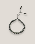 Pulsera Dafne con lava gris claro y filigrana gunmetal con cristalitos