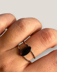 Doppelring aus Titanstahl mit ovalem schwarzem Achat