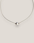 Collar minimal con bola de lava blanca 8mm y separadores plata con brillis blancos