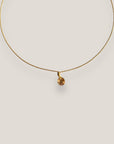 Collar minimal con medallita de cristal facetado champán