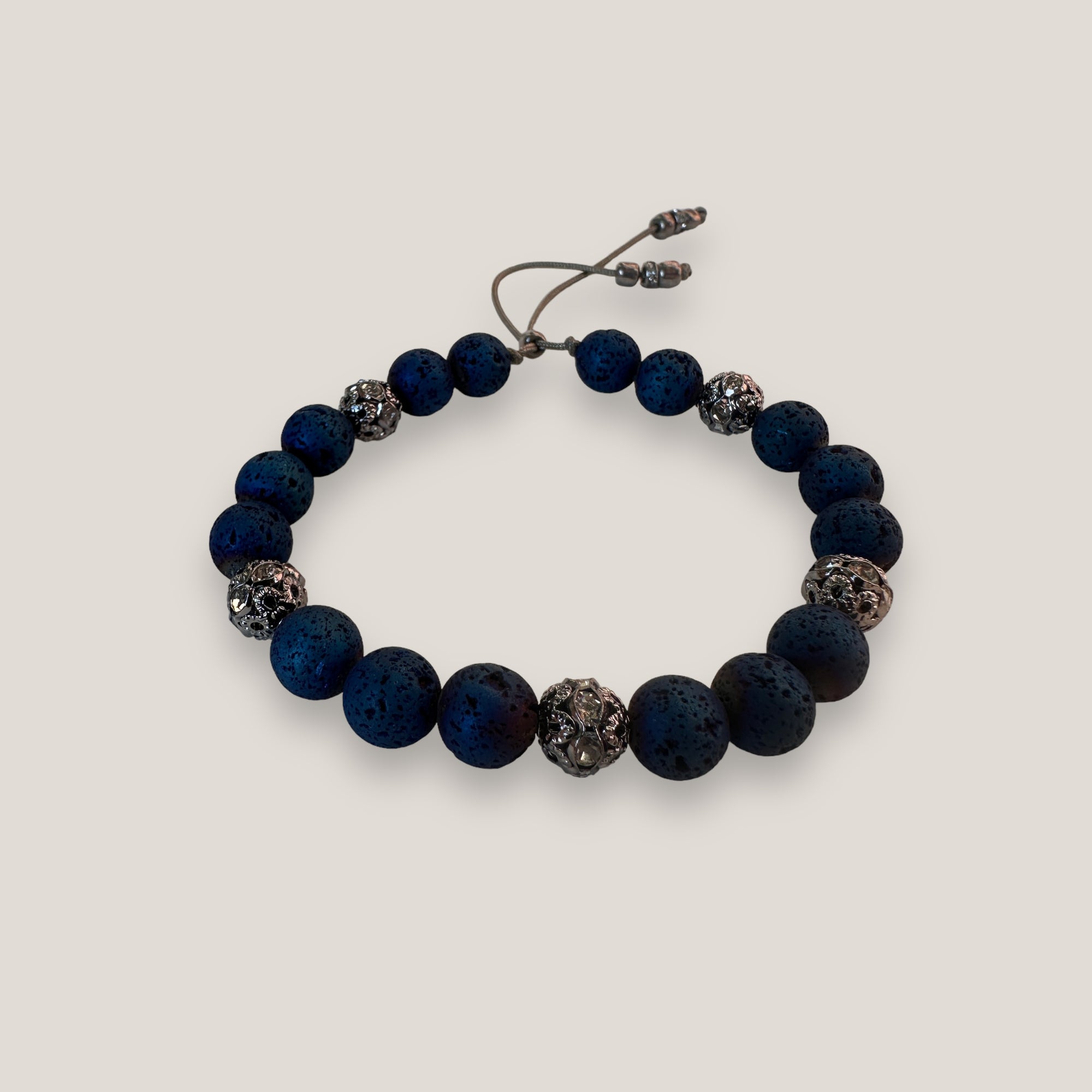 Pulsera Gran Dafne con lava azul añil y filigrana gunmetal con cristalitos
