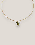 Collar minimal con estrella de howlita verde olivina