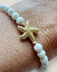 Armband mit goldenem Stern und naturfarbener Schwammkoralle
