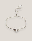 Pulsera minimal con bola 8mm de lava blanca y separadores plata con brillis blancos