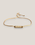 Pulsera minimal con tubo de esponja coral beis y separadores dorados con brillis de cristal blanco