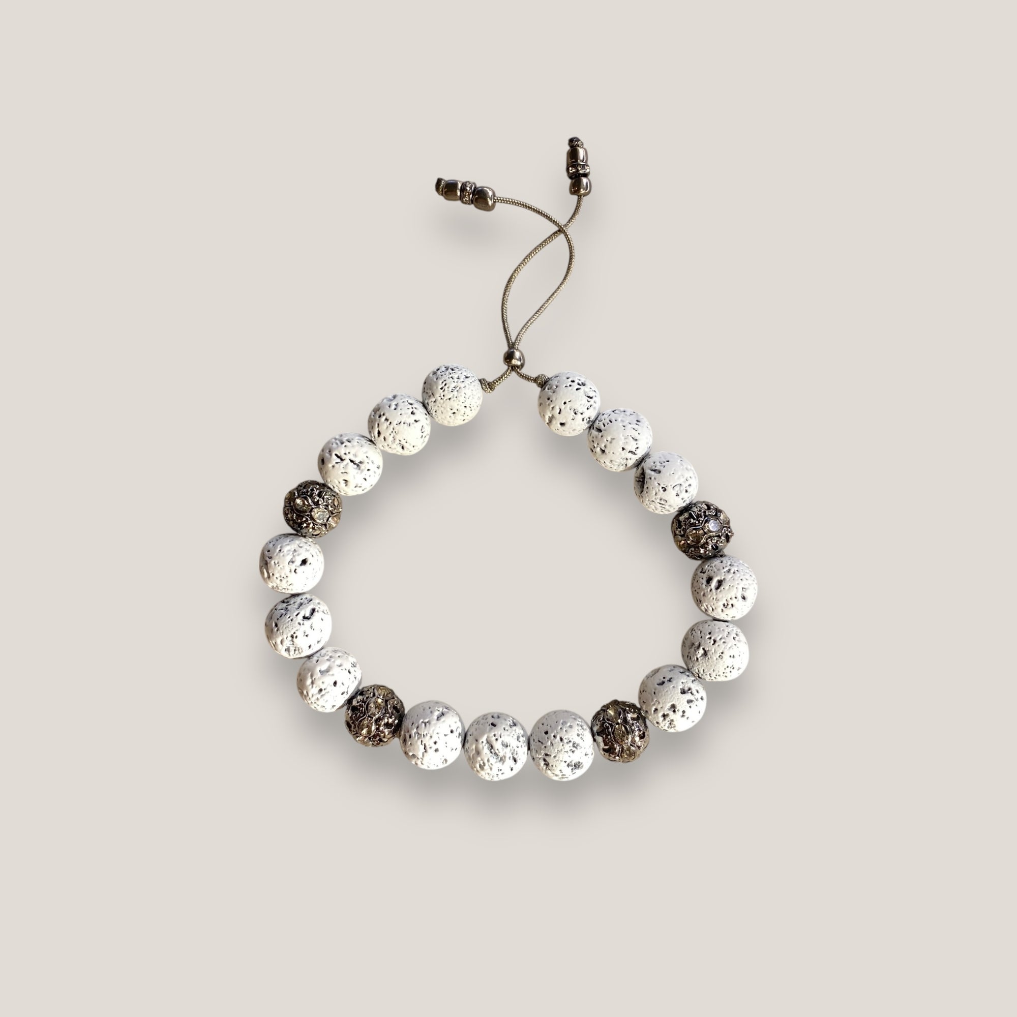 Pulsera super Dafne 10mm con lava blanca con filigrana gunmetal