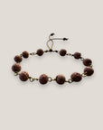 Bronzenes Kettenarmband mit 6 mm trockener rosa Schwammkoralle