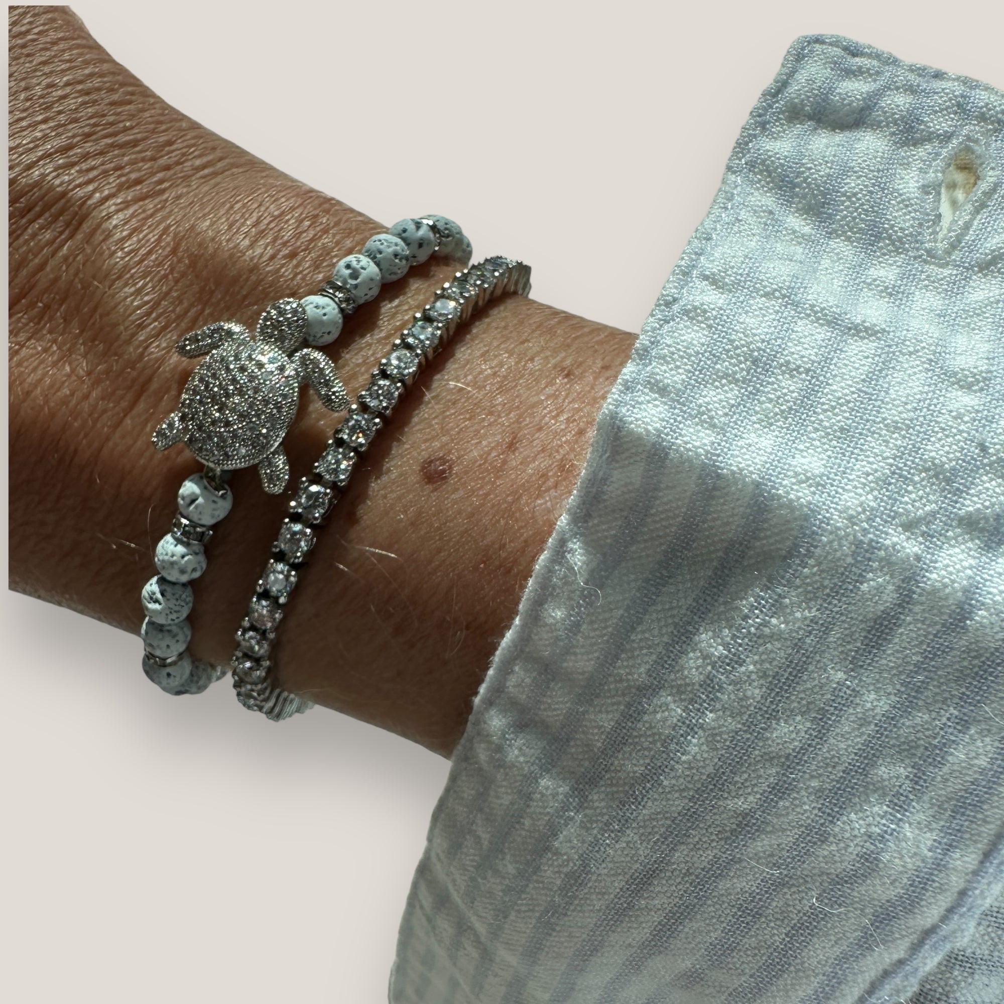Maxi luxi silver turtle bracelet and lava color