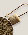Pendientes Fuerte Beads gancho acero oro con barril esponja coral beis y medalla esmerilada