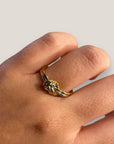 Knotenring in goldener und silberner Stahlausführung