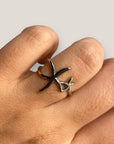 Ring mit zwei silbernen Seesternen aus Stahl