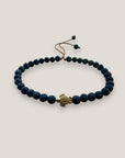 Pulsera con tortuguita dorada y lava azul añil