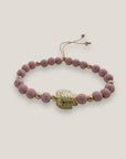 Pulsera con gran tortuga dorada y esponja coral rosa claro