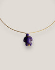 Collar minimal con tortuga de howlita azul azulón