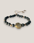 Pulsera con gran tortuga dorada y esponja coral verde seco