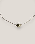 Collar minimal con bola 8mm de lava gris y separadores gunmetal con cristalitos blancos