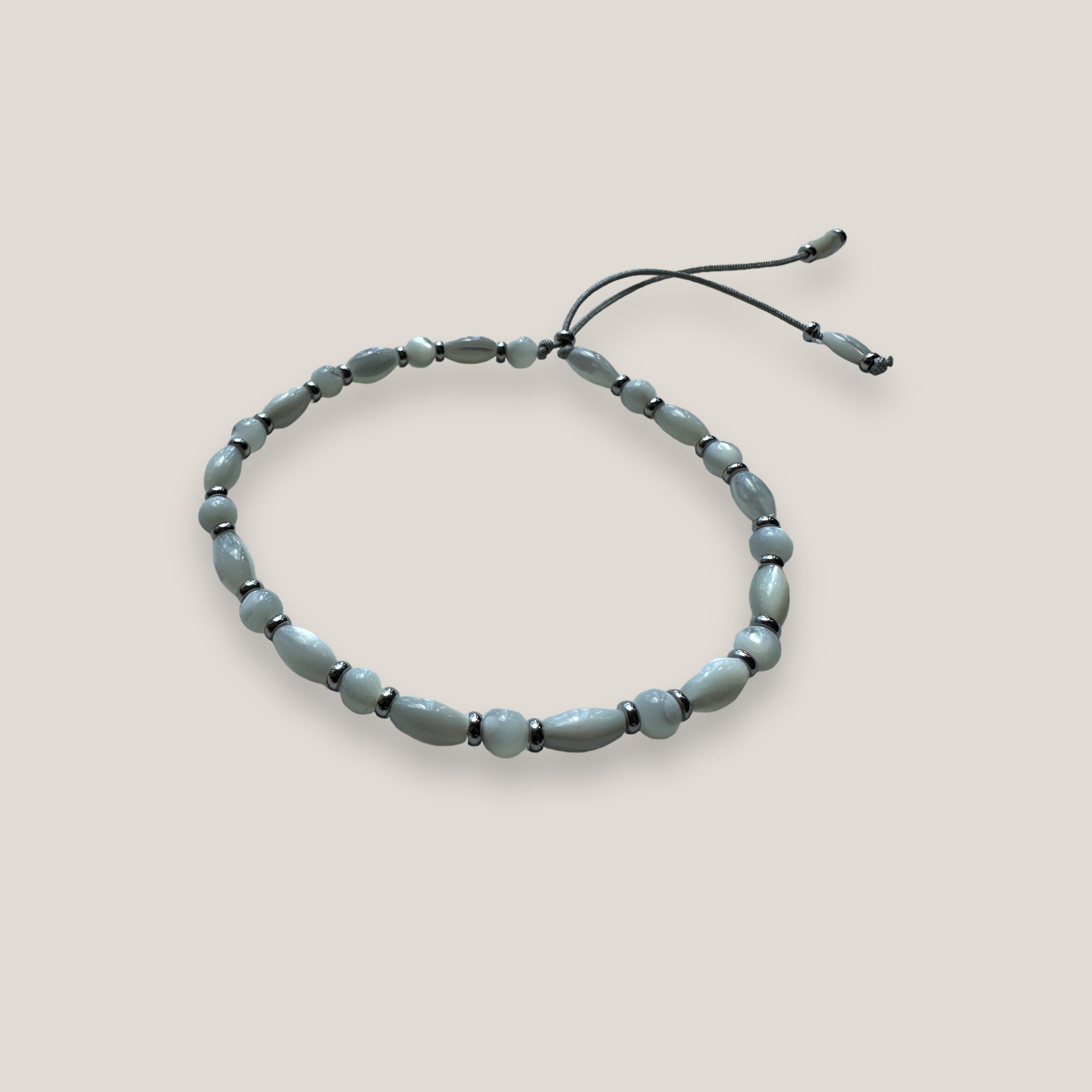 Armbandfässer und weiße Perlmuttkugeln 6x4mm und Stahlperlen
