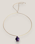 Collar minimal con tortuga de howlita azul azulón
