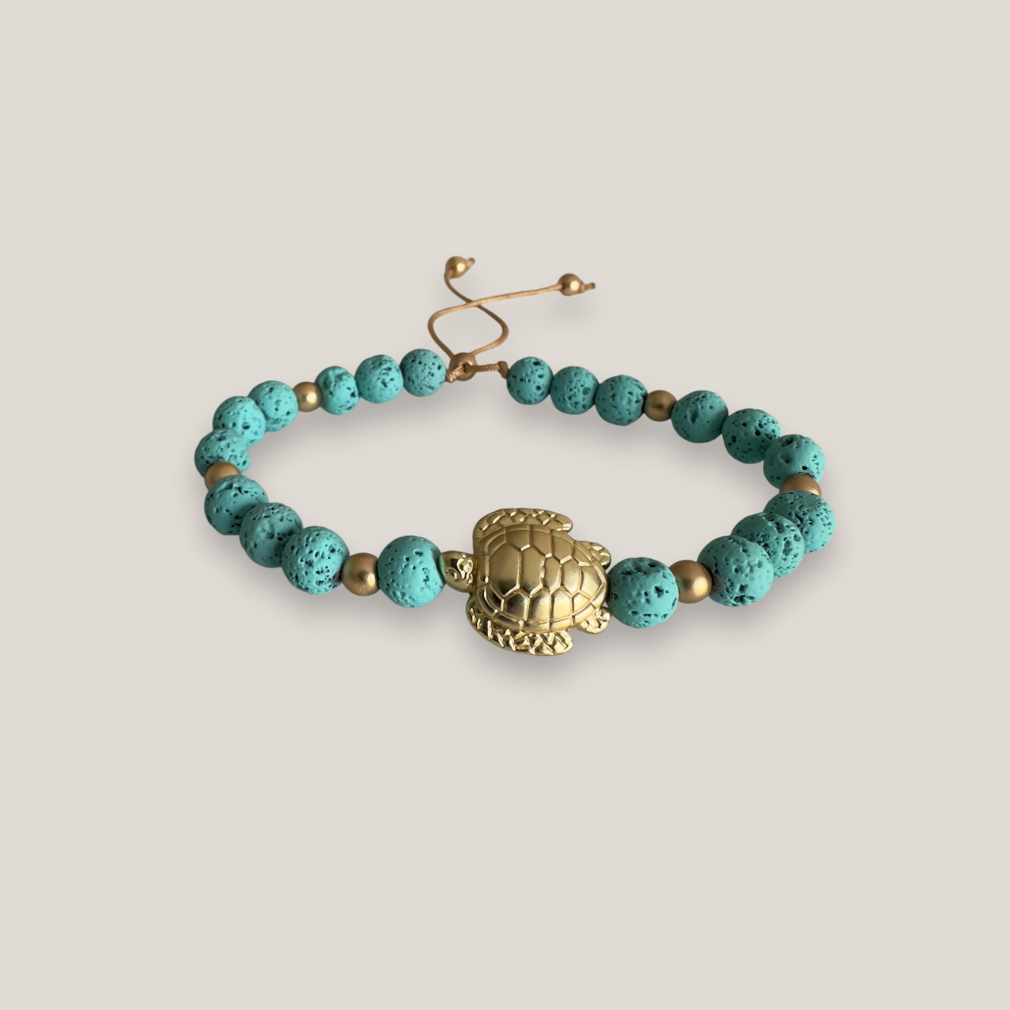 Armband mit großer goldener Schildkröte und türkisblauer Lava