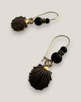 Hakenohrringe Stahl Gold goldene Muscheln schwarzer Emaille schwarze Lavasteine goldene Trennperlen schwarze Kristallperlen