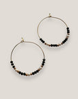 Conjunto Divino negro con perla natural blanca, cristales facetados negros y perlitas blancas naturales, engarces en oro rosa