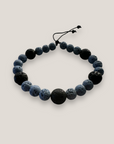 Abenteuerarmband mit hellblauem Korallenschwamm und schwarzer Lava