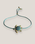 Pulsera minimal con tortuga pavé azul turquesa