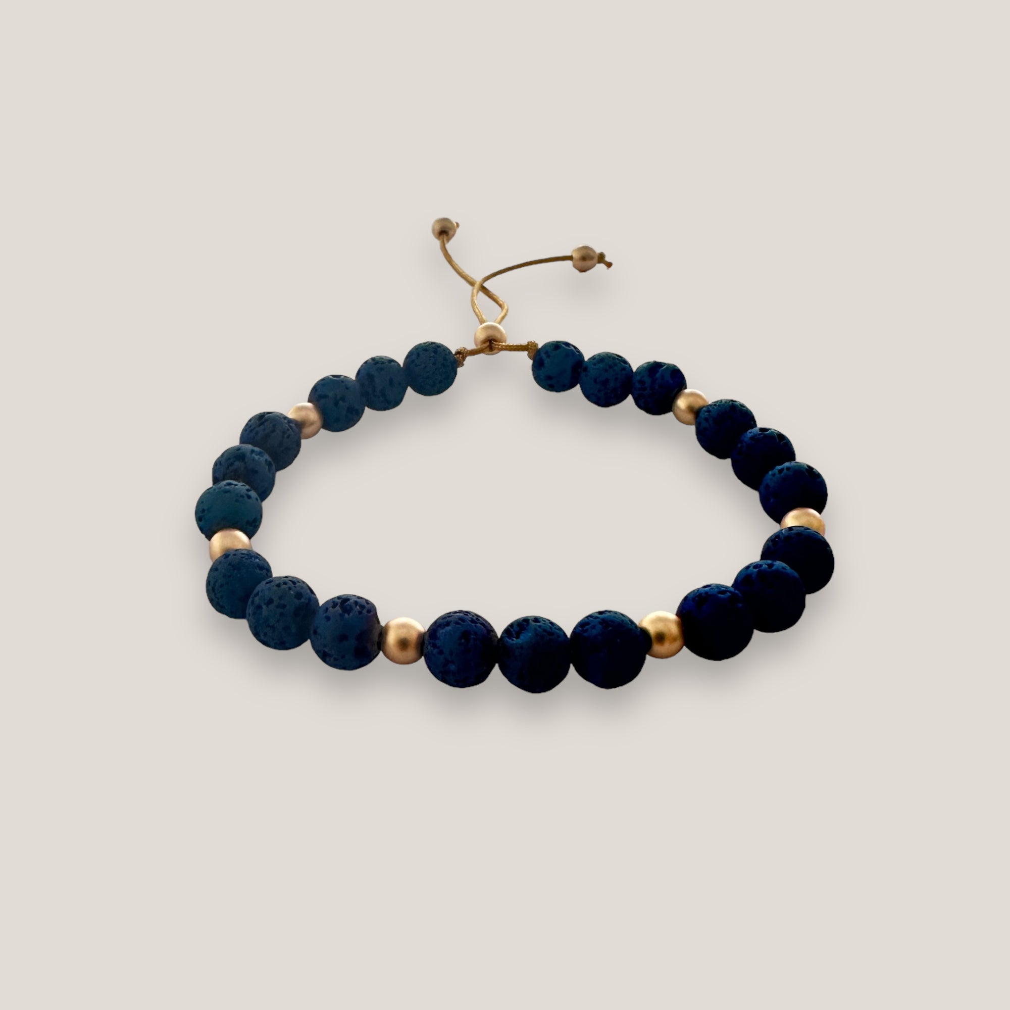 Pulsera Tirma piedra dorada y lava azul añil