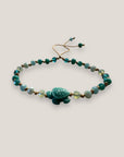 Pulsera con tortuga de resina turquesa y cristales facetados en tonos turquesa y agua
