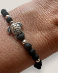 Pulsera tortuga y cuentas plateadas con lava negra