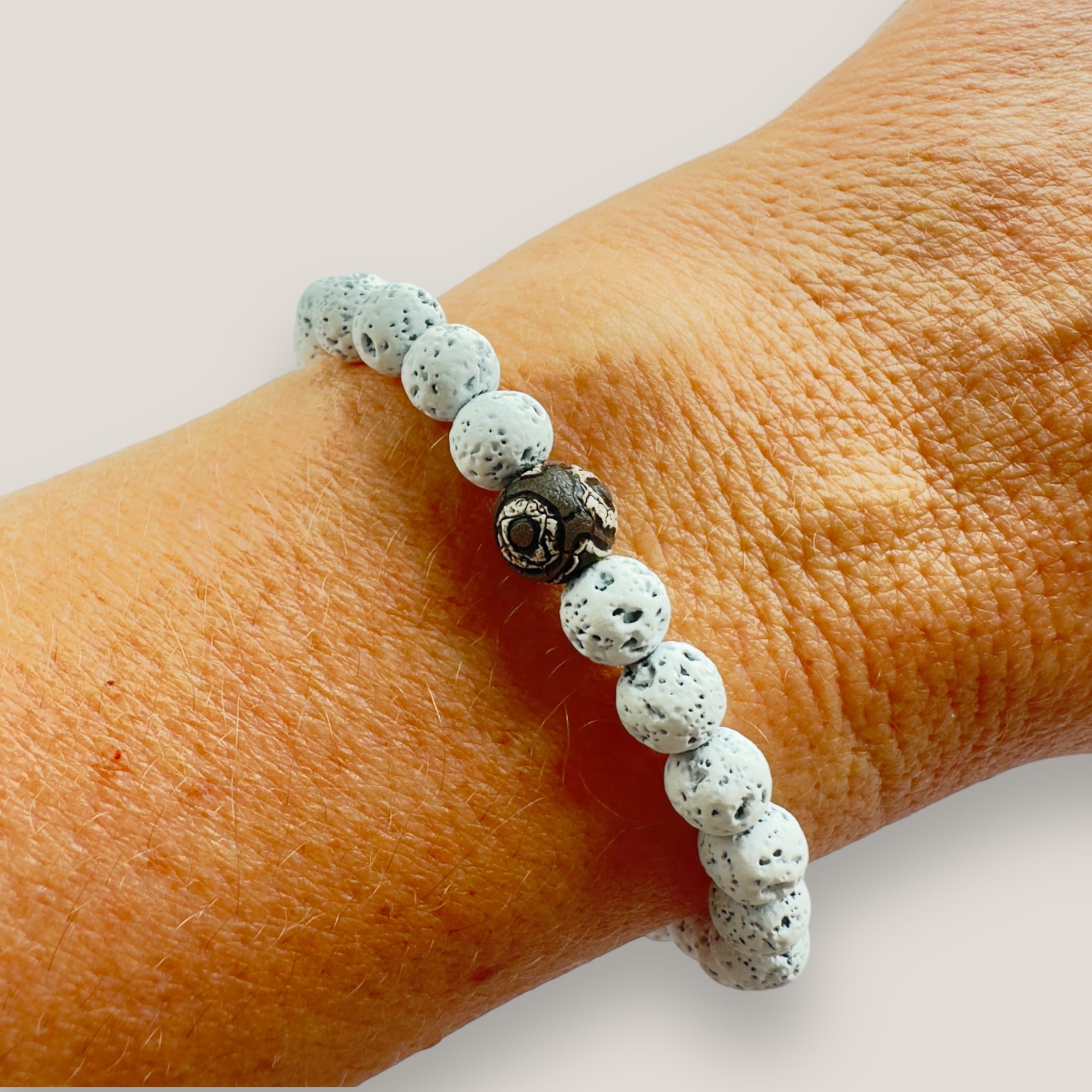 Pulsera ojo aborigen y lava blanca