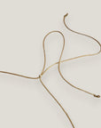 Collar minimal perla natural medalla redonda plana blanca 17-16mm cordón nailon dorado