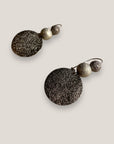 Pendientes Fuerte Beads con gancho acero, dos bolas 10, 8mm bitono esmerilado y medalla martilleada