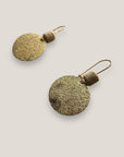 Pendientes Fuerte Beads gancho acero oro con barril esponja coral beis y medalla esmerilada
