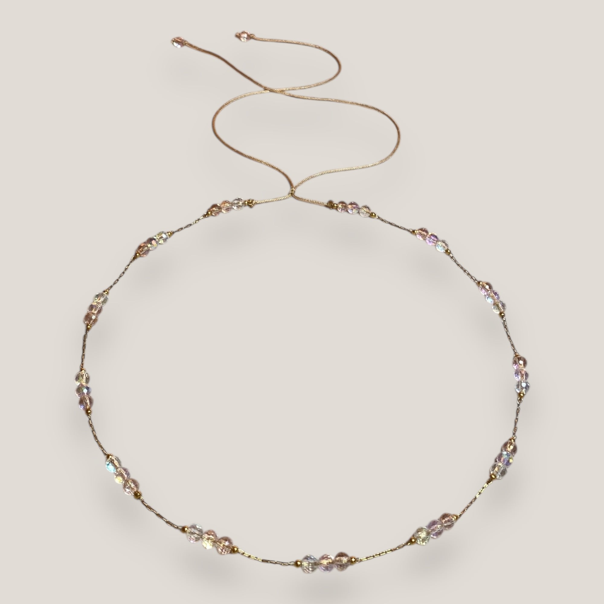 Collar Bella de cristal facetado tornasol rosado, engarce con cadena acero oro