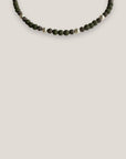 Collar Dafne perlas con esponja coral verde caqui y filigranas gunmetal con cristalitos