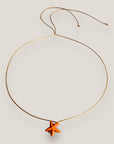 Collar minimal con estrella de howlita naranja
