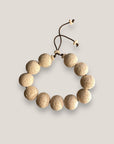 Pulsera con grandes cuentas esponja coral blanca