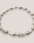 Collar con perlas blancas irregulares naturales con cierre de plata de ley