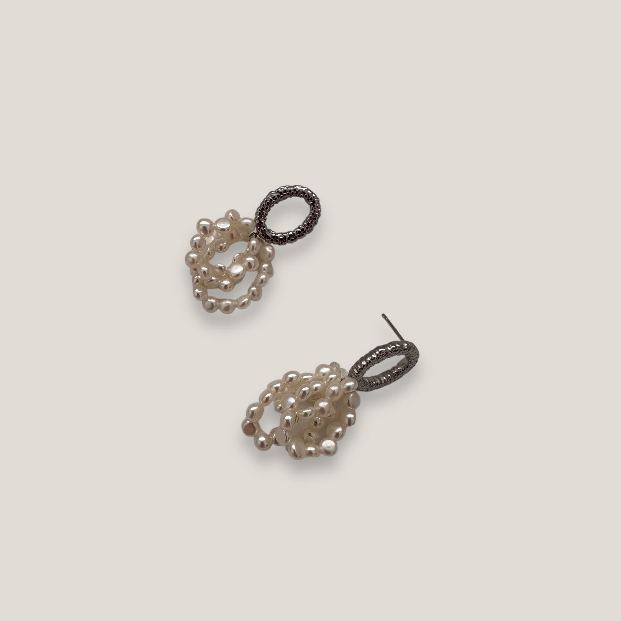 Pendientes aro frente acero con triple perlitas 4mm blancas naturales