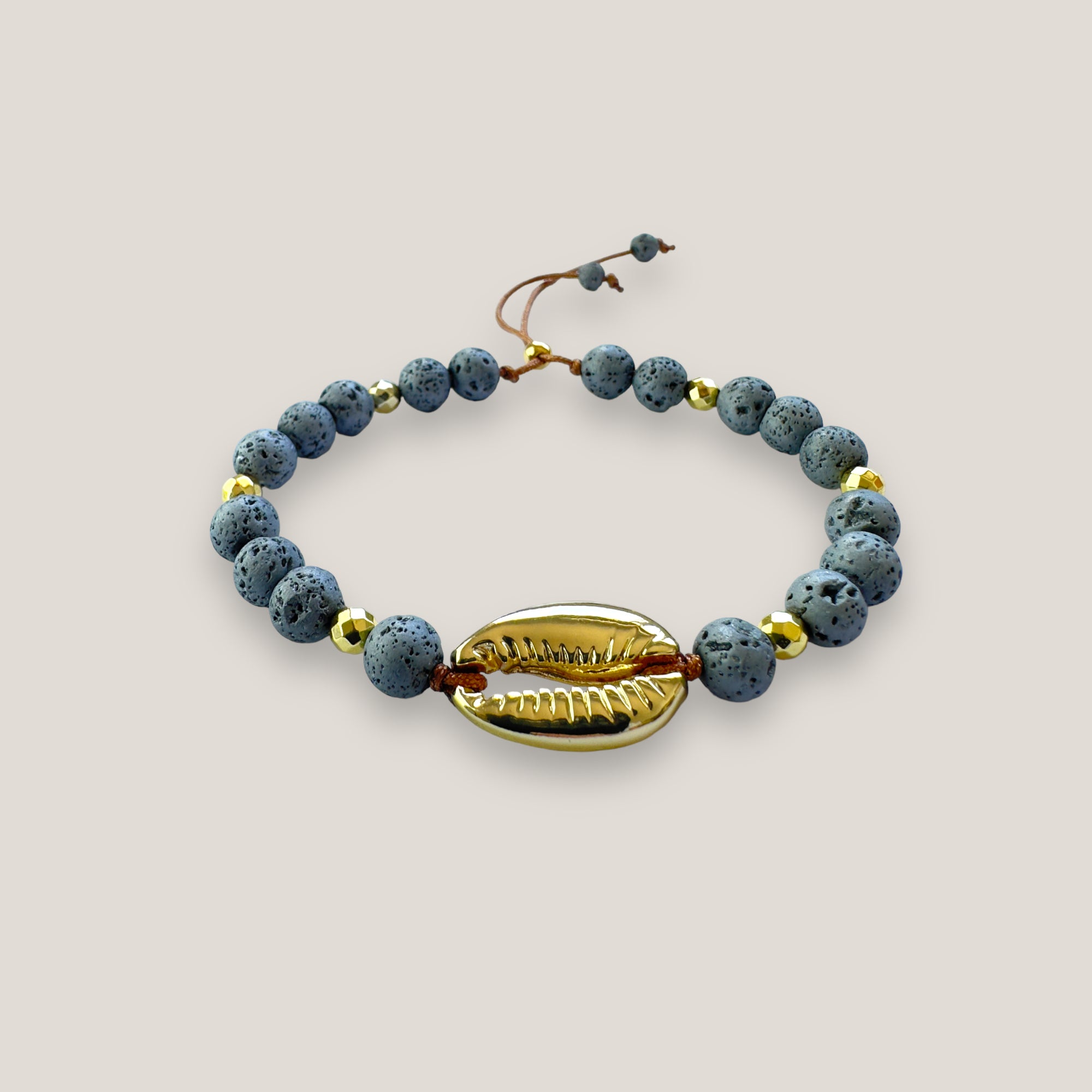 Pulsera gran cowrie dorado y lava gris metalizada