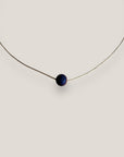 Collar minimal con bola 8mm de lava añil