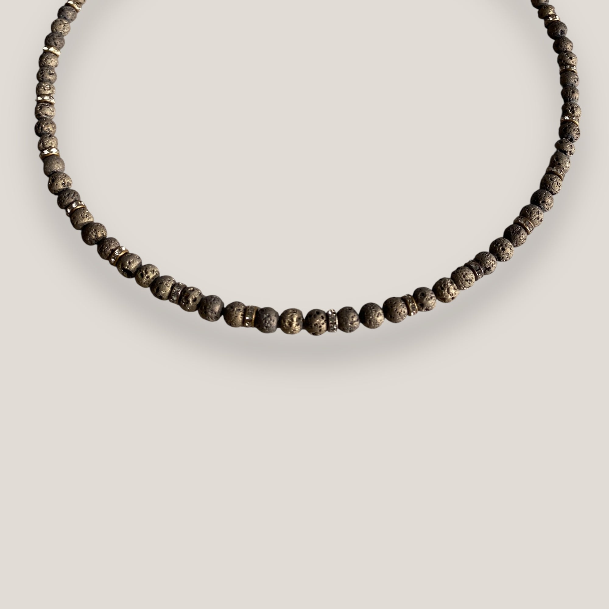 Collar mini base 4mm lava marrón bronce, rondeles bronce con cristalitos blancos