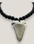 Collar colmillo blanco y lava negra
