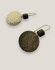 Pendientes Fuerte Beads gancho acero oro con barril esponja coral verde caqui y medalla esmerilada
