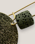 Pendientes Fuerte Beads gancho acero oro con barril esponja coral verde caqui y medalla esmerilada