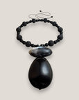 Collar medallón cuerno ónix esponja coral negra 20mm