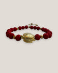 Armband mit großer goldener Schildkröte und roter Lava