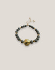 Pulsera con gran tortuga dorada lava gris claro